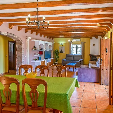 Stunning In With Outdoor Swimming Pool And 4 Bedrooms Holiday home Nerja