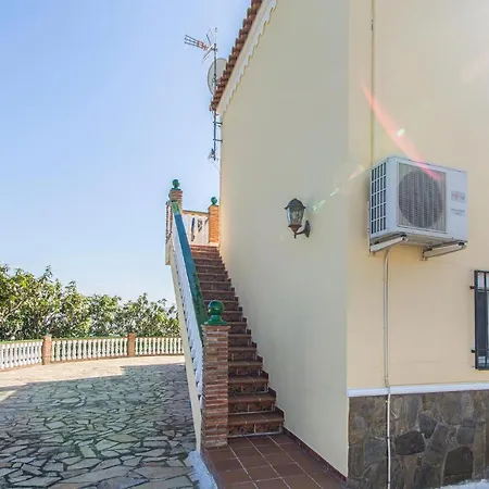 Stunning In With Outdoor Swimming Pool And 4 Bedrooms Holiday home